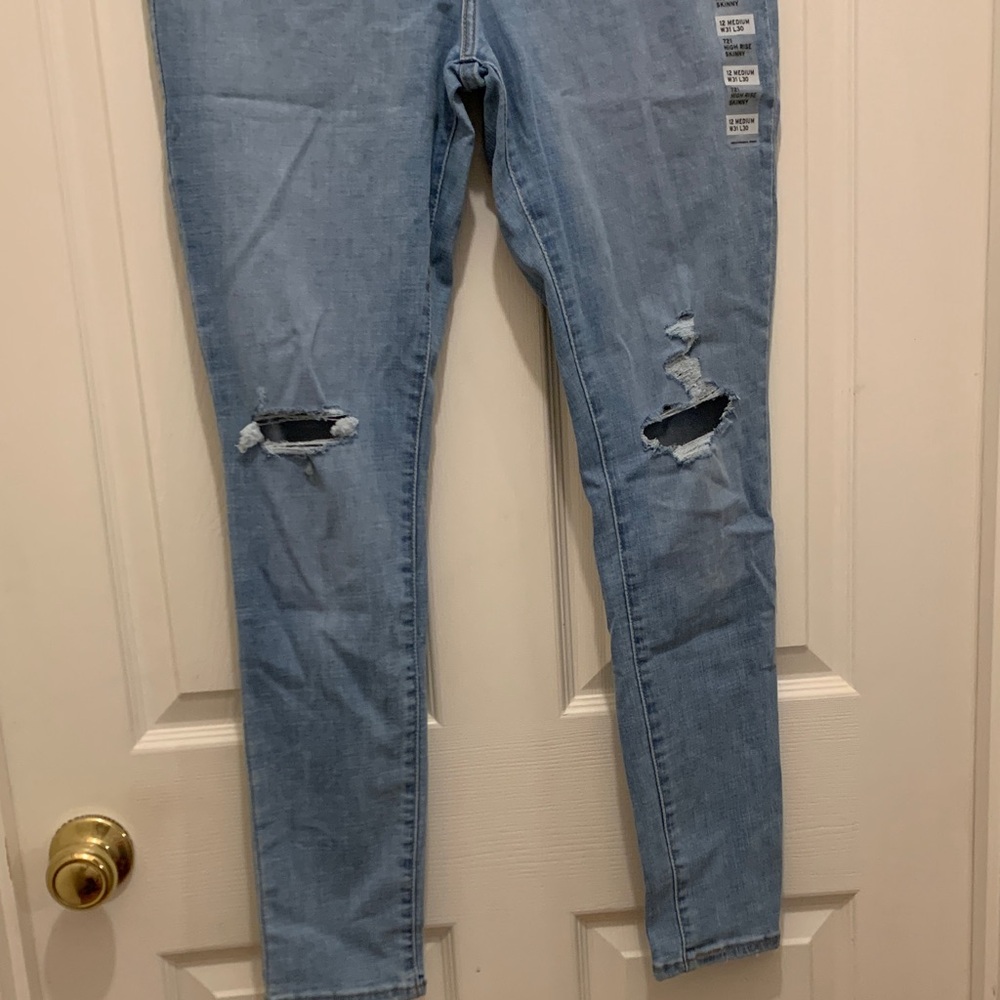 Levi's Sky Blue High Rise Ripped Jeans - Picture 4 of 8